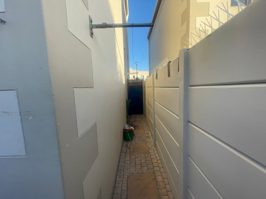 To Let 2 Bedroom Property for Rent in Parklands Western Cape
